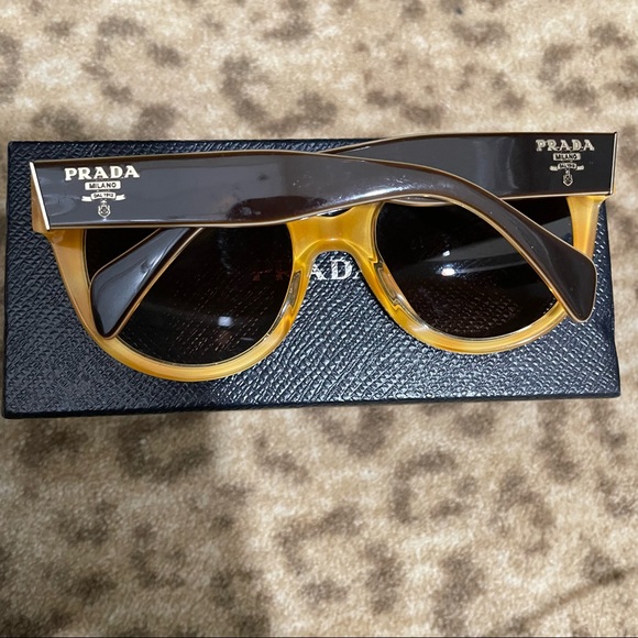 Prada sunglasses - Picture 4 of 4